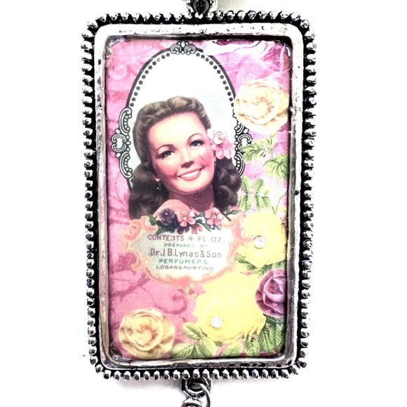 Vintage Embellished Hawaiian Theme Pendant Necklace - Picture 2 of 3